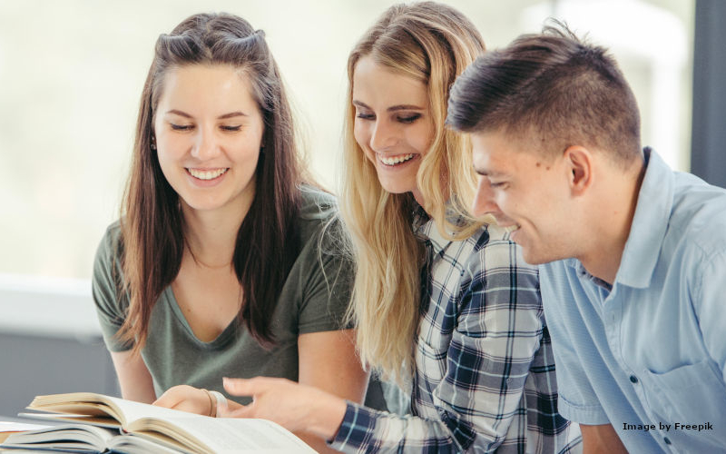 20240618 Studium FOM VERAH Stock freepik